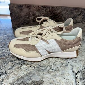 New Balance 327 Women’s 8.5/Youth 7